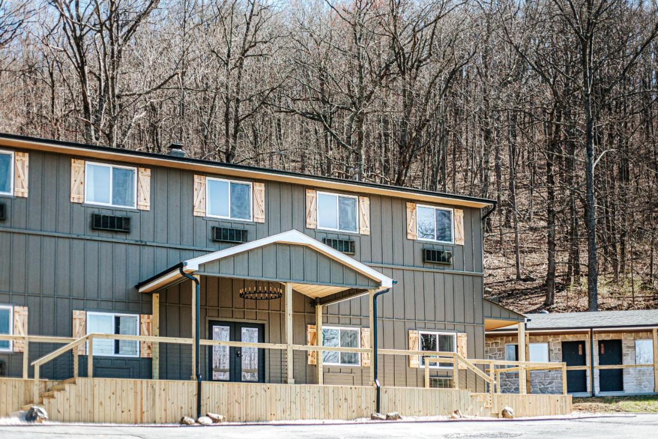 Grey Pine Lodge Waynesboro